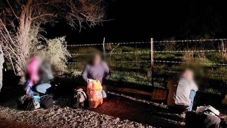 לאחר מרדף ויריות: לוחמי מג"ב עצרו 12 שב"חים ונהג החשוד בהסעתם