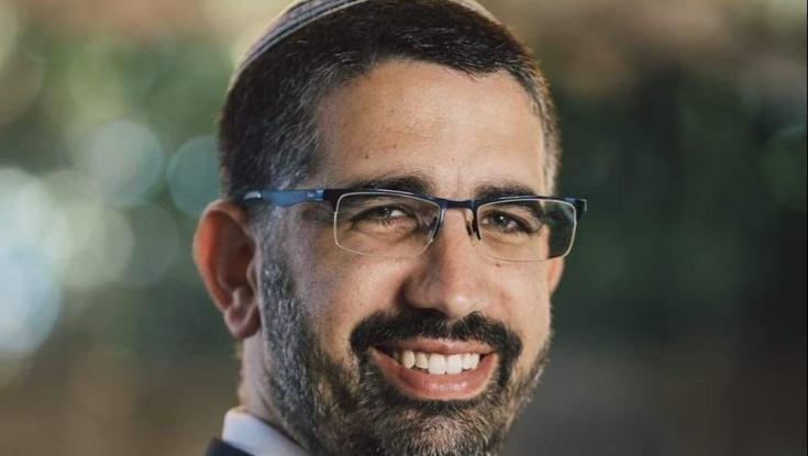 "מי שהכי קל לו להישאר ער כל ליל שבועות זה הרב"