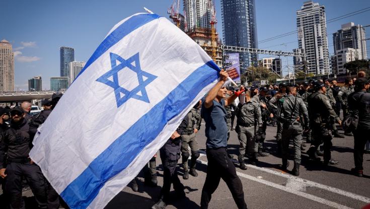 "יום החרפת התנגדות": המשטרה עצרה מפגינים שחסמו את איילון