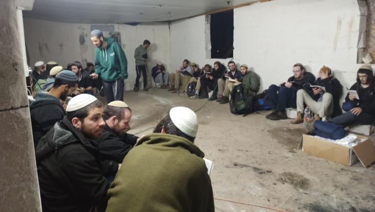 בתגובה לפיגוע: עשרות מתיישבים עלו ליישוב אביתר