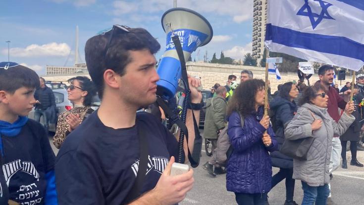 הנציג הסרוג במועצת התלמידים הושעה בעקבות מעורבתו במחאה: "מחטף לאור יום"