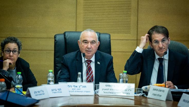בכיר בליכוד נגד המורד: נבהל מההפגנות - פוגע בסיכוי להגיע להסכמה