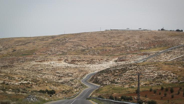 חשד לפיגוע בהר חברון: רועה צאן הותקף על ידי פלשתיני באמצעות מעדר