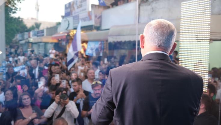 "שום דבר לא יפריד": נתניהו מסביר מדוע הופיע בתוך זכוכית משוריינת