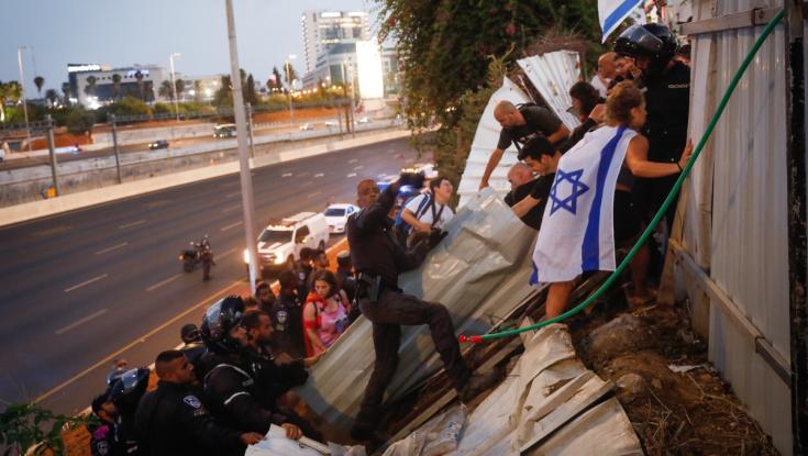 ההפגנות נגד הרפורמה המשפטית: 2 מפגינים נעצרו בחשד להפרת סדר בת"א