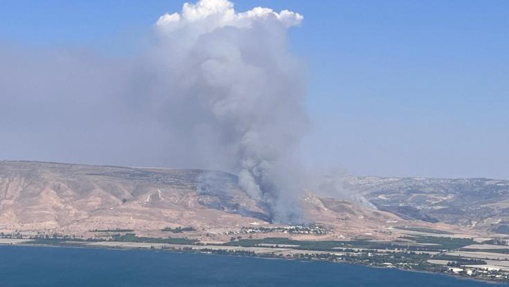 שלושה מוקדי שריפות ברמת הגולן: צוותי כיבוי רבים עמלים על מנת להשתלט על האש | צפו בפעולות הכיבוי