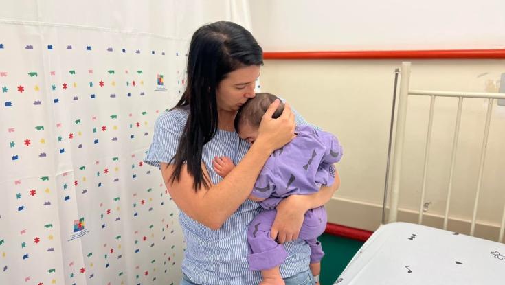 "למה היא לא מצליחה לנשום??": אחרי שהניתוח של בתה הסתבך, חברת הכנסת בתפילת הודיה