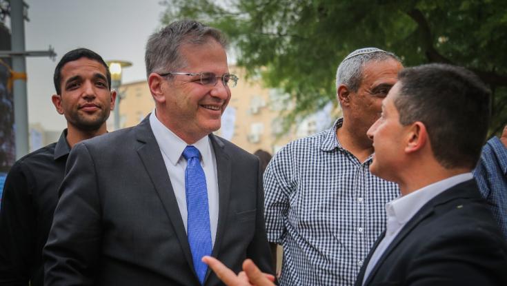 יחולקו תעודות? השר קיש פנה למוצא האחרון