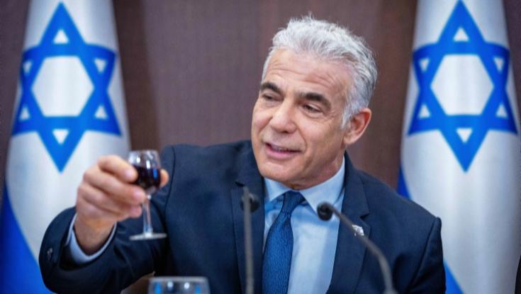 יין, סכין ואלפי שקלים: המשטרה חוקרת חבילה מוזרה שנשלחה ללפיד
