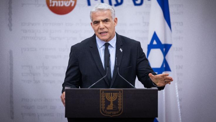 יאיר לפיד: "הדגל שאני לוקח איתי להפגנות הוא בעצם טלית"