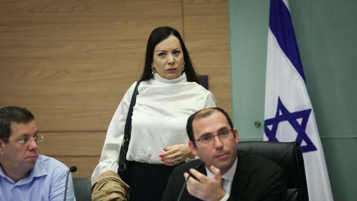 מפגינים חסמו את ביתה של טלי גוטליב: "את היום נשארת בבית"