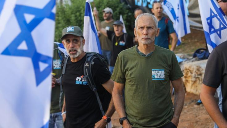 הסוף לחרם? בר-לב הגיע לניחום אבלים בבית הרב אדלשטיין - והתנצל