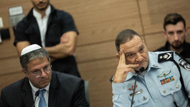 מפכ"לים לשעבר קוראים לשבתאי להתפטר: "שיתפת פעולה עם עבריין מורשע"