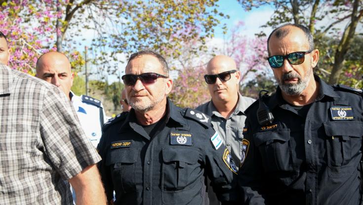 המפכ"ל: "קורא לכל אזרח שיש ברשותו נשק - לשאת אותו"