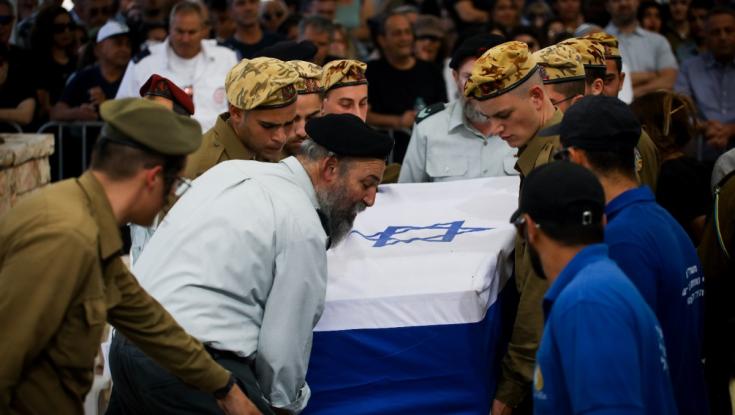 "היית אהובה שלי, מה עשו לך": אלפים בהלוויותיהם של שלושת הלוחמים