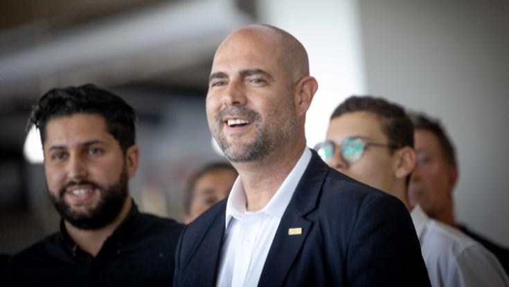 תמיכה מפתיעה באוחנה: "סמל השלטון הלהט"בי הראשון"