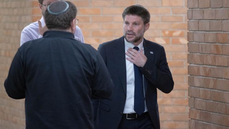 "ד"ש לעבאס": התגובה של סמוטריץ' לביקורת של הבכיר במשרד האוצר