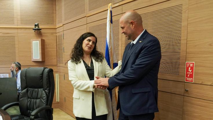 רגע יפה בכנסת: אוחנה בירך את לזימי - "אין לי ספק שתגיעי להישגים"