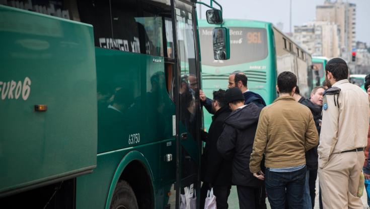 השוטרים נדהמו: צעיר סירב לתקף כרטיס ונשך את הפקח