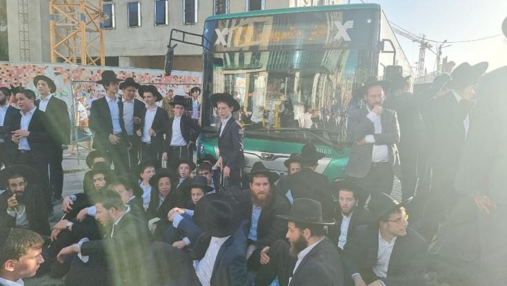 על רקע מעצר עריק: חסימות בכניסה לירושלים עקב הפגנות הפלג הירושלמי