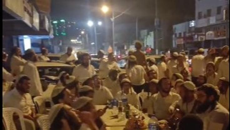 עשרות צעירים ערכו ערב לימוד באמצע חווארה - במשטרה איימו בקנסות