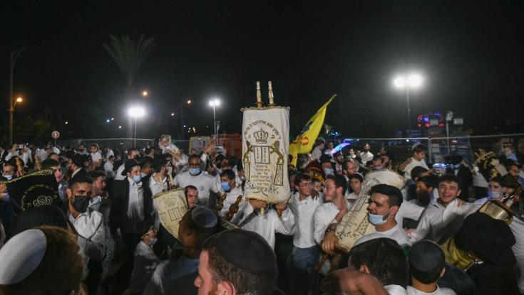 הרב של כפר חב"ד: העלאת הפוליטיקאים לבמה - חילול שם שמים