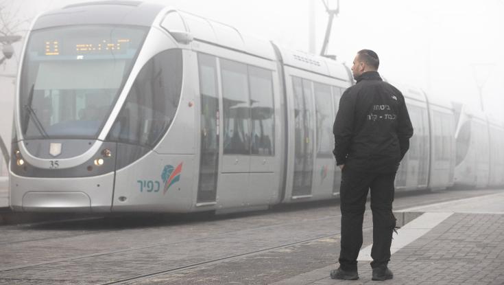 בשל המלחמה: ההיתר החריג לעובדים בשמירה