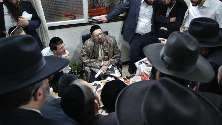 טבריה: אדם איים לדקור את הרב קוק - המשטרה איתרה אותו בבית חולים
