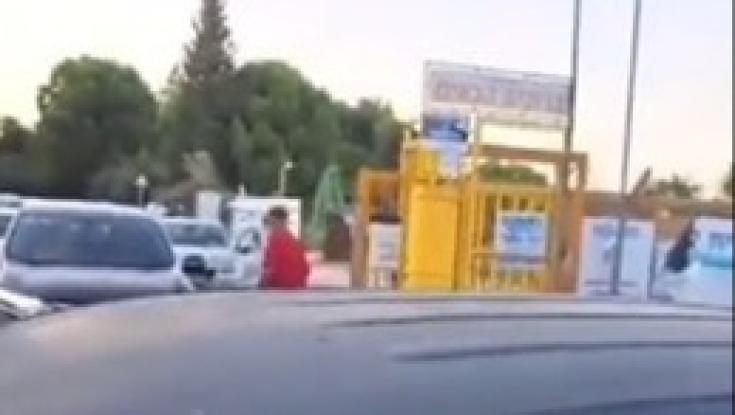 תיעוד: תושבים חוסמים כניסות לקיבוצים - בתגובה לחסימות הכבישים