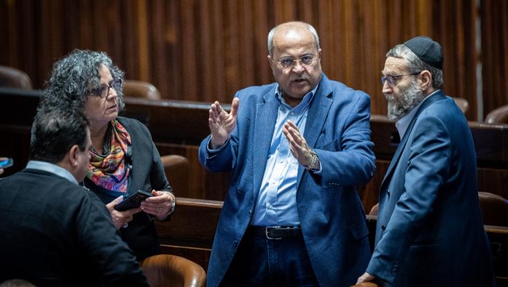 סכסוך ראשון בקואליציה: התנגדות מבפנים לברית של החרדים והערבים