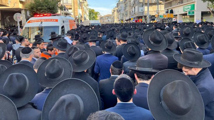 בשעה זו: הרב שמעון בעדני מובא למנוחות