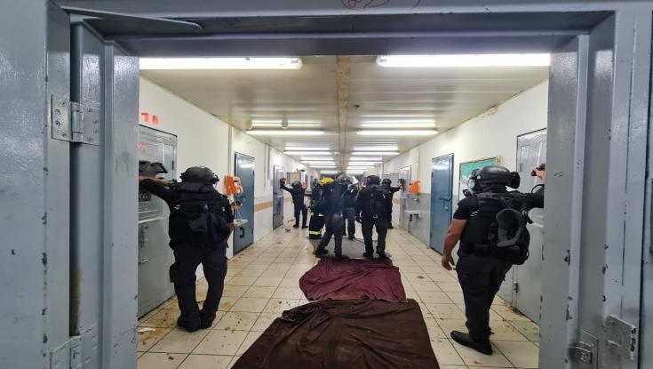 דגל ישראל מאחורי העצורים: השופט שעורר סערה - וההבהרה של נציבת שב"ס