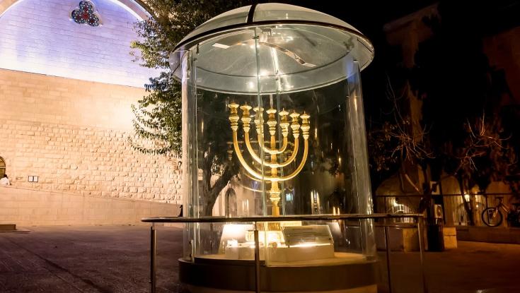 נחשף: התיאור האמנותי הראשון של מנורת המקדש