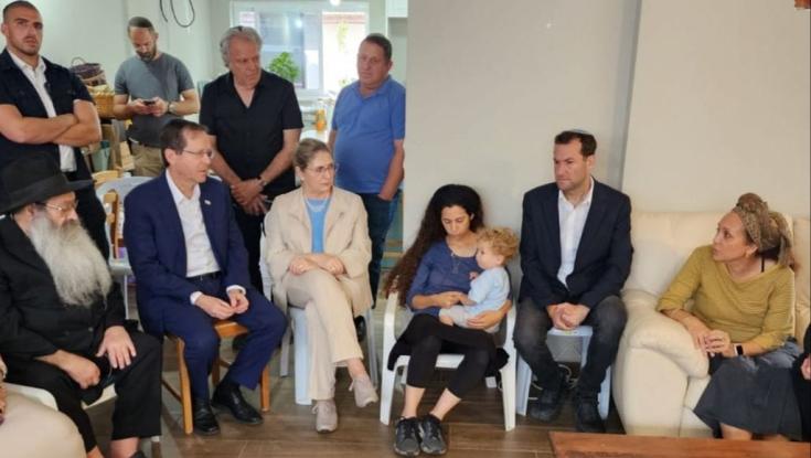 הרצוג ביקר את משפחת תמרי: "הקב"ה ברא אותנו עם יכולות לעבור אסונות"