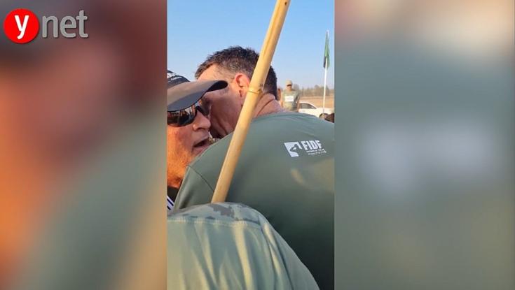 תיעוד: המפגין צרח על גלנט - הרמטכ"ל לחש לו באוזן והרגיע
