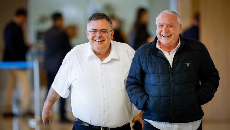 "מי אתה? אתה חושב שפה זה הוועדה המסדרת? שב בשקט"