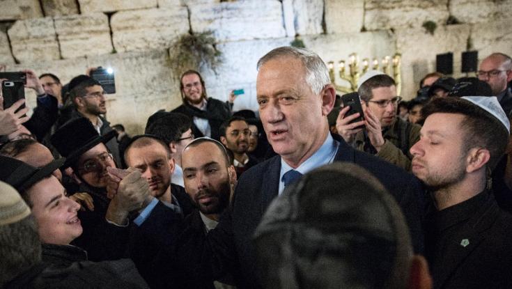 גנץ שוב הותקף בכותל והתוקף התגאה: "כמובן שלא יכולתי לשתוק וצעקתי"