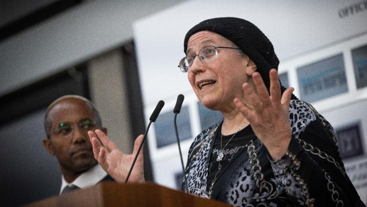 אתנחתא קומית: אורית סטרוק חיקתה את דמותה בארץ נהדרת