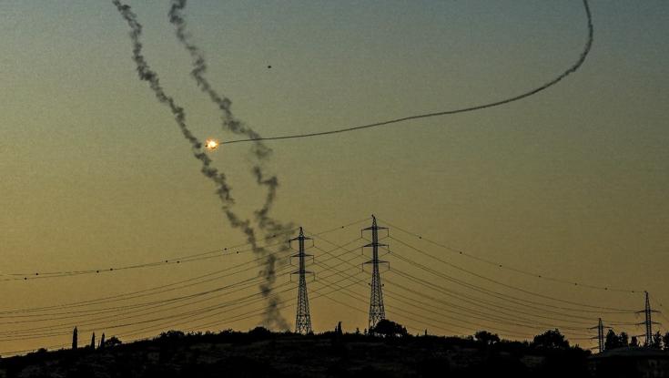 האזעקות בצפון: רכב נשרף כתוצאה מפגיעה ישירה ליד שומרה