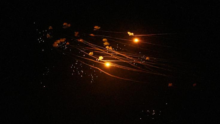 המתקפה האיראנית: מעל 100 טילים נורו לעבר ישראל, דיווחים על נפילות במרכז