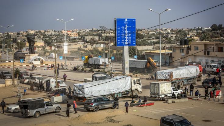 מעבר כרם שלום: לוחם נפצע קל מהמטח ששיגר חמאס מרפיח