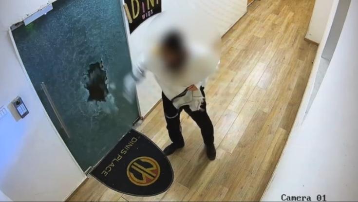 בשווי חצי מיליון: נעצר אדם שהשחית עשרות פאות של נשים - זה מה שטען בחקירה