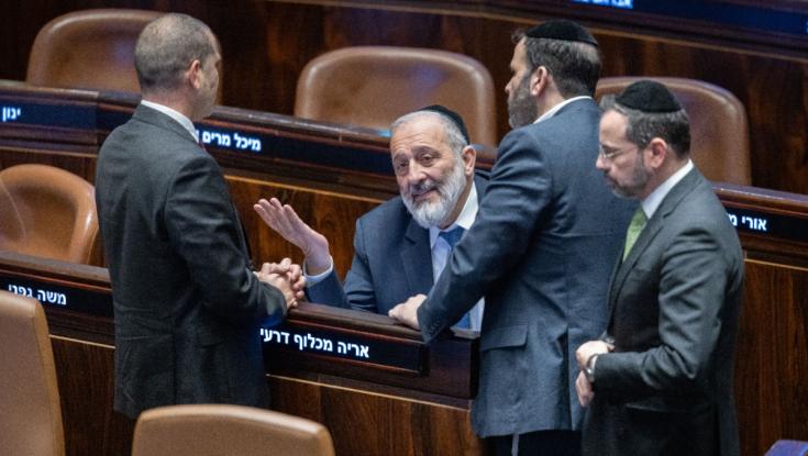 הכתב החרדי זועם על ש"ס: "עם דעת תורה לא מתווכחים, אלא אם יש בחירות"