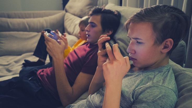 הצד האפל של החופש: 7 כללים שיעזרו לכם להגן על הילדים מאיומים באינטרנט