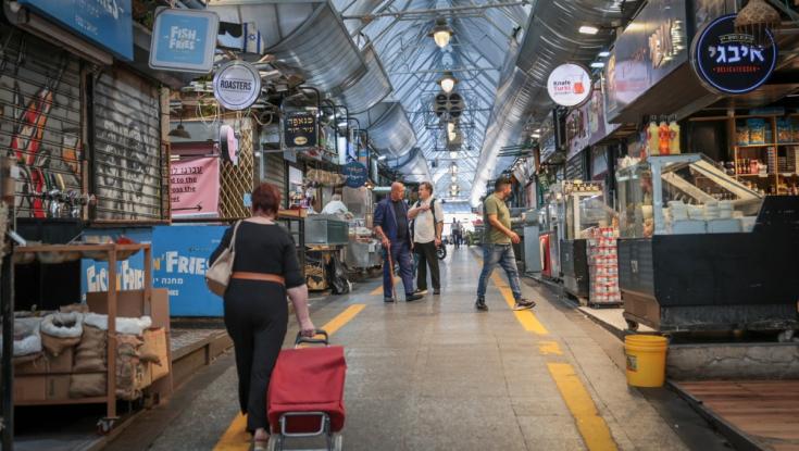 מחנה יהודה, תרומות דם ותחנות עמוסות חיילים: מצבה של עיר הבירה בתמונות