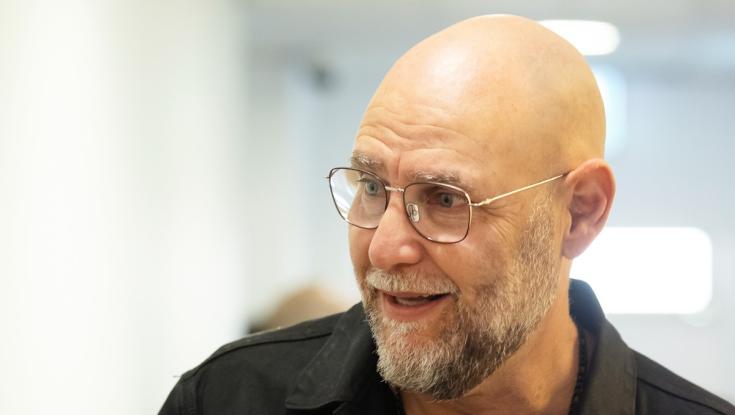 לא קשת, לא רשת ולא כאן: צביקה הדר חוזר למסך הטלוויזיה