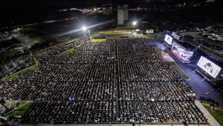 אלפים: המחווה המרגשת של האברכים לנשותיהם