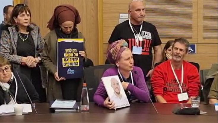 "הבן שלי נלחם בעזה בזמן שאחיין שלי חטוף"