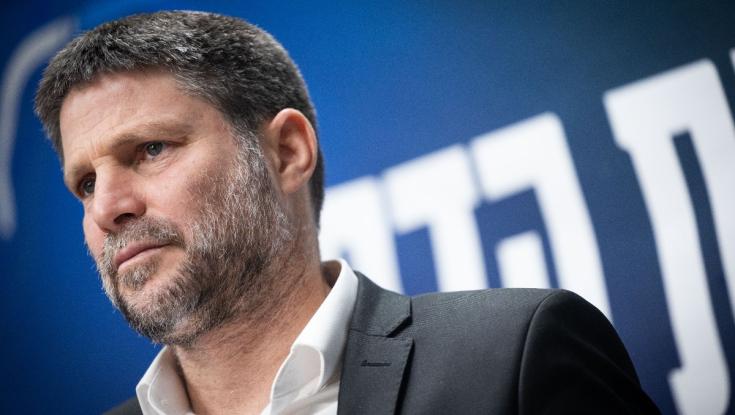 "סמוטריץ', בגללך אני מתביישת ללכת ברחוב בבגדים ארוכים וכיסוי ראש"
