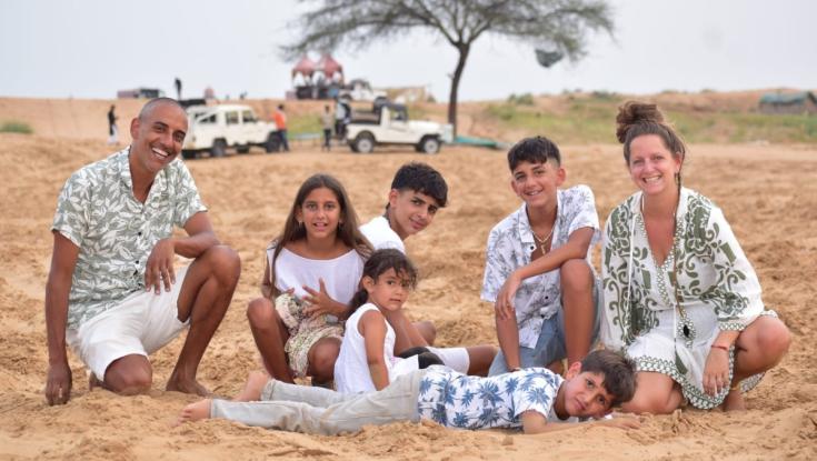 זוג המורים שיצאו לטיול של שנה במזרח עם חמישה ילדים: "הם חיכו לחזור לארץ"